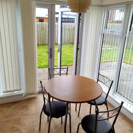 Modern 3 Bedroom Semi Detached Home 리머배디 외부 사진