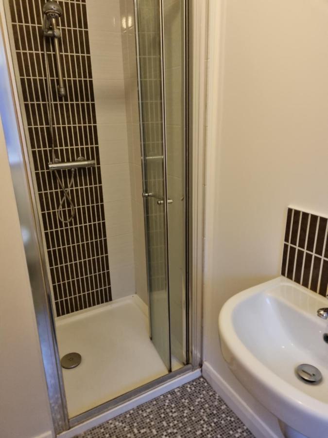 Modern 3 Bedroom Semi Detached Home 리머배디 외부 사진