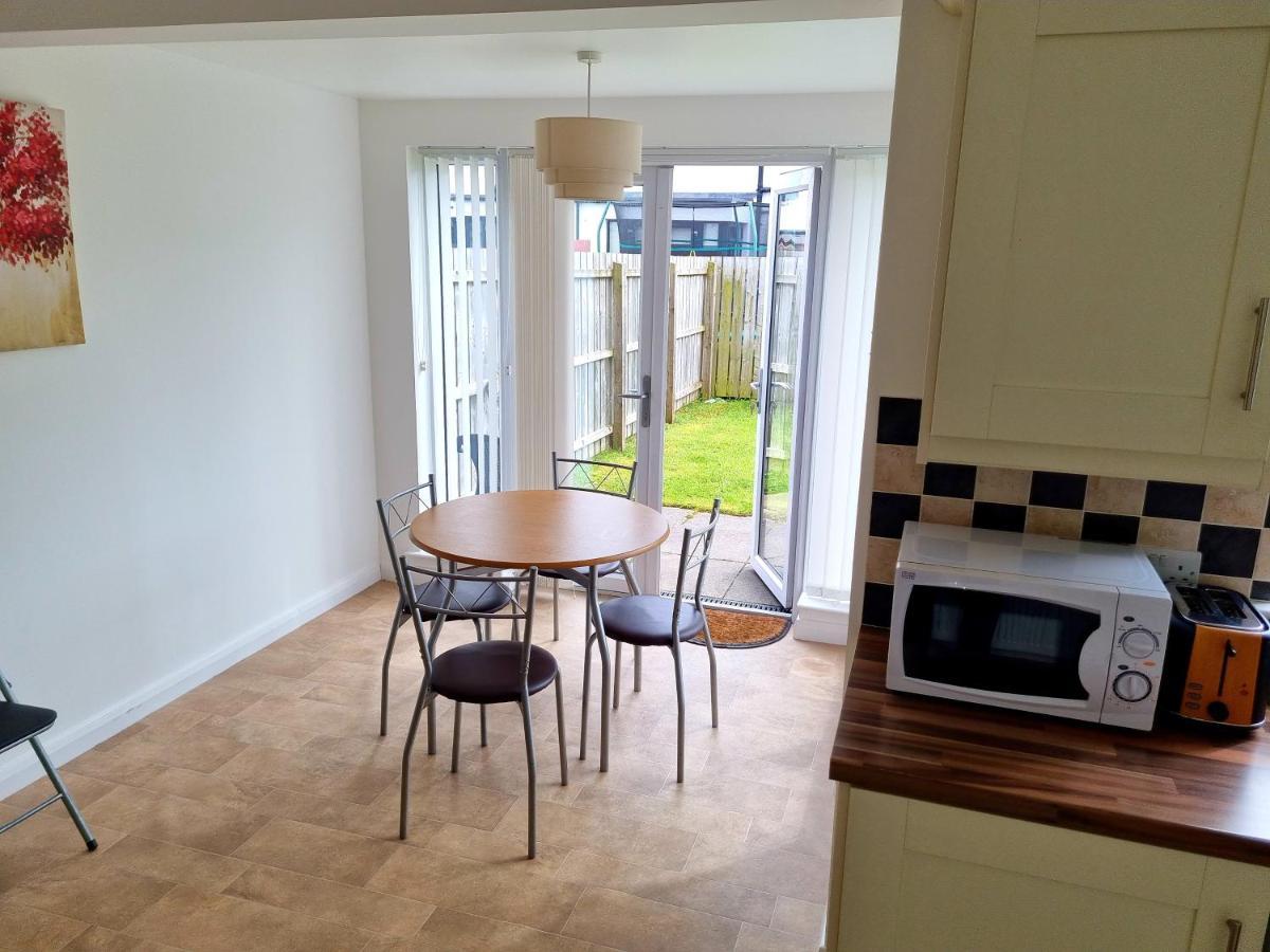 Modern 3 Bedroom Semi Detached Home 리머배디 외부 사진